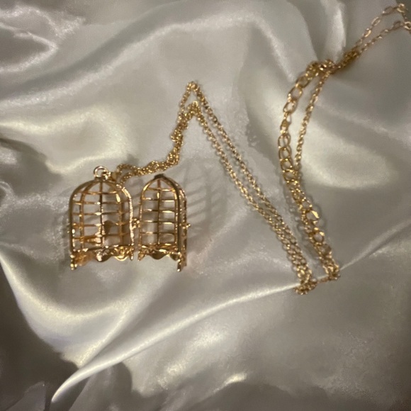 BIRD CAGE DIFFUSER LOCKET NECKLACE - NWOT - 3 Random Color Pom Poms - Picture 4 of 9